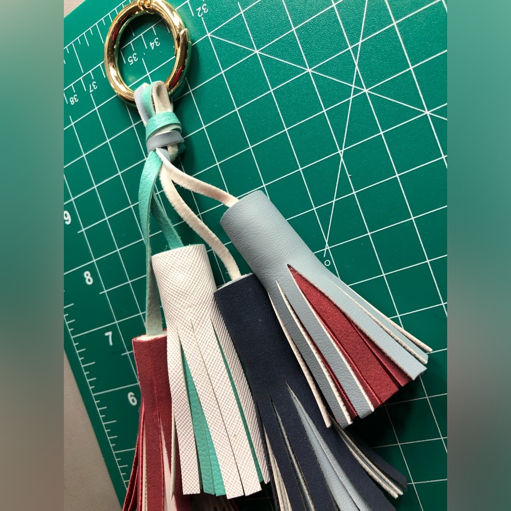 RESERVED ‼️Handmade Spring Tassel Key Holder - Picture 2 of 3